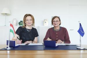 Hungary makes voluntary contribution